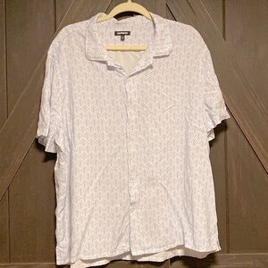 ExpressXXL/TTG white short sleeve button down with blue leaf design